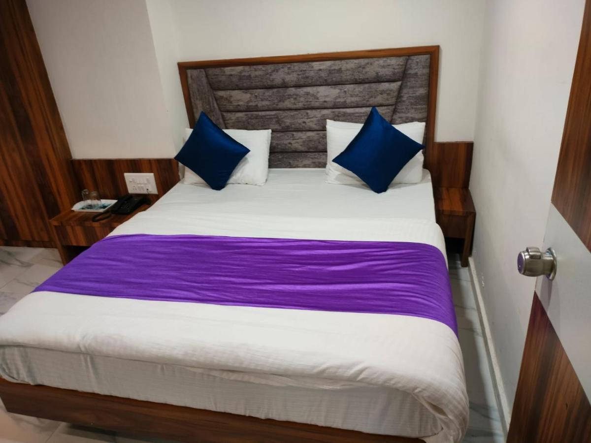 Hotel Ozone,아흐메다바드 외부 사진