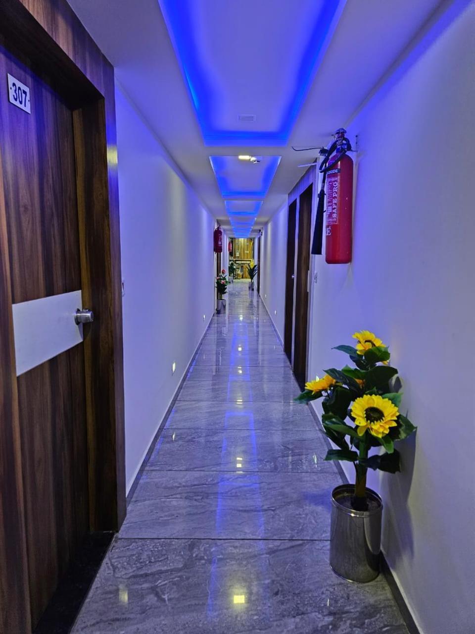Hotel Ozone,아흐메다바드 외부 사진
